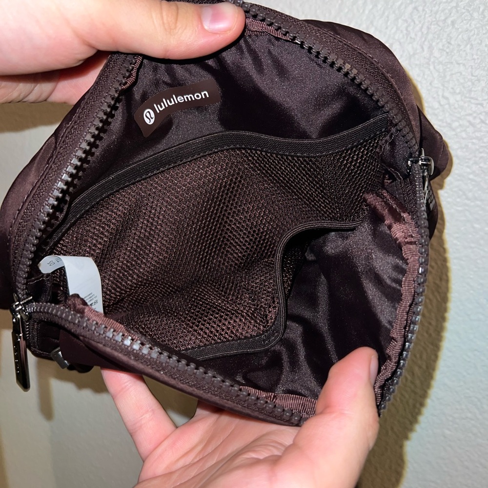 Lululemon Large 2L belt bag in “Espresso” - Picture 3 of 3